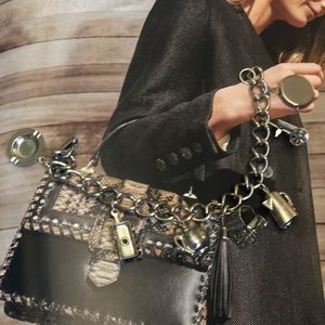 Beautiful vintage silver bracelet with sharms